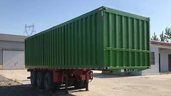 De grandes semi-remorques à fourgon fermé légères améliorent l'efficacité logistique